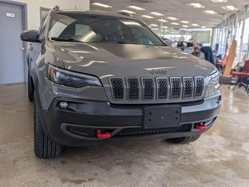 Sting-Gray Clearcoat 2019 Jeep Cherokee Trailhawk