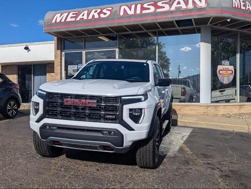 Summit White 2023 GMC Canyon AT4