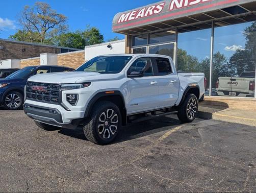 Summit White 2023 GMC Canyon AT4