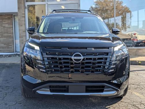 Super Black 2026 Nissan Pathfinder Platinum