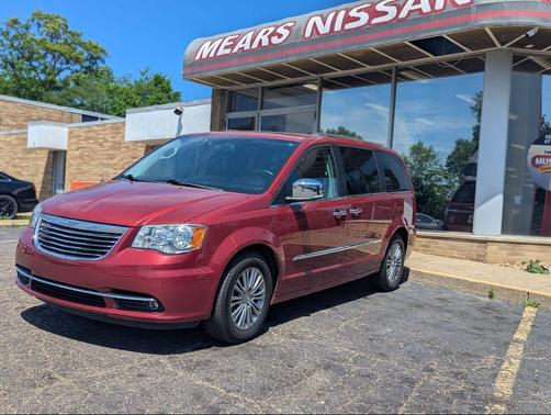 Brilliant Black Crystal Pearlcoat 2014 Chrysler Town & Country Touring-L