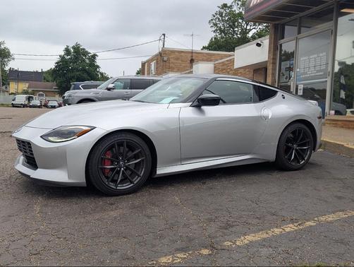 Brilliant Silver/Super Black 2024 Nissan Z Performance Manual