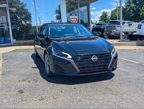 Super Black 2026 Nissan Altima SV FWD