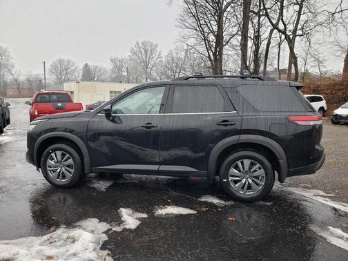2025 Nissan Pathfinder SV 4WD