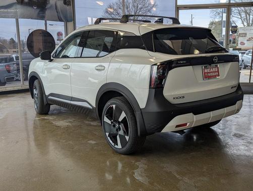 2026 Nissan Kicks SR