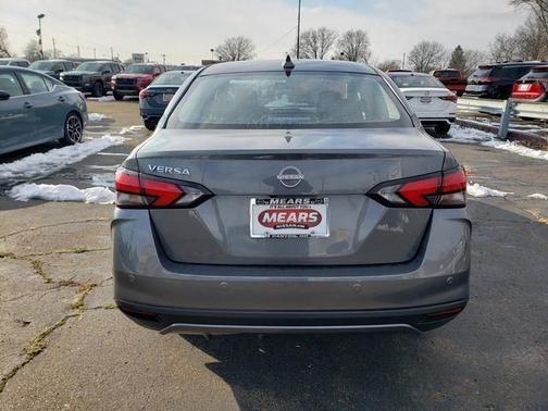 Gun Metallic 2025 Nissan Versa 1.6 SV