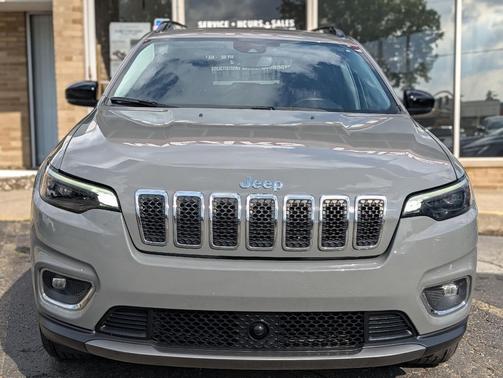 Sting-Gray Clearcoat 2022 Jeep Cherokee Limited