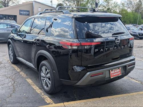 Super Black 2026 Nissan Pathfinder SL