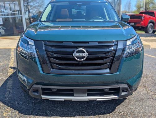Obsidian Green Pearl 2023 Nissan Pathfinder Platinum 4WD