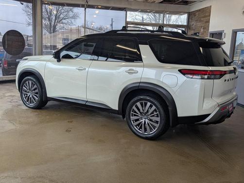 2023 Nissan Pathfinder SL 4WD