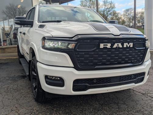 Bright White Clearcoat 2025 RAM 1500 Big Horn/Lone Star
