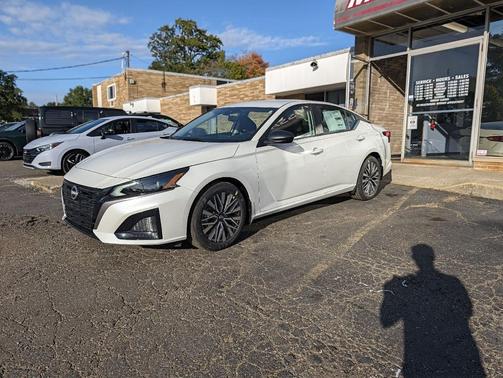 Pearl White Tricoat 2026 Nissan Altima SV AWD