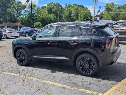 Super Black 2026 Nissan Kicks SR