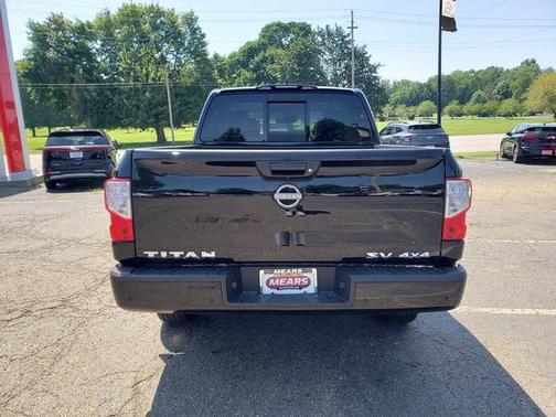 2024 Nissan Titan SV