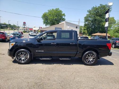 2024 Nissan Titan SV