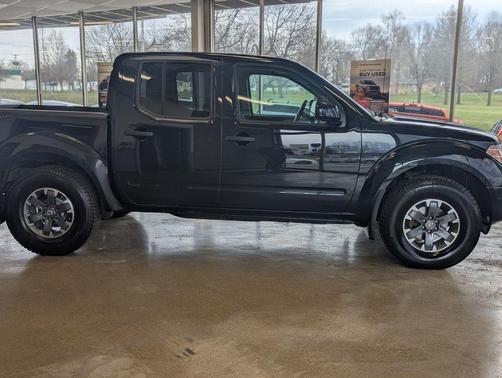 Magnetic Black Pearl 2019 Nissan Frontier PRO-4X