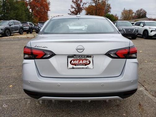 Brilliant Silver Metallic 2025 Nissan Versa 1.6 SV