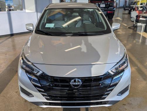 Brilliant Silver Metallic 2025 Nissan Versa 1.6 SV