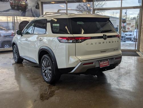 2024 Nissan Pathfinder SL 4WD