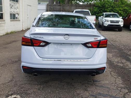 2023 Nissan Altima SR FWD