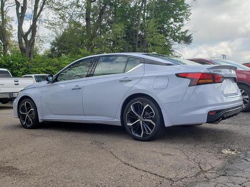 2023 Nissan Altima SR FWD