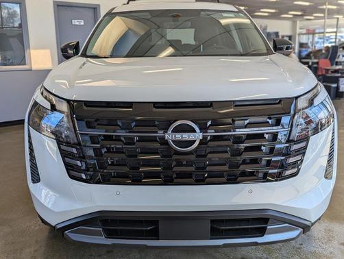 Everest White Pearl Tricoat 2026 Nissan Pathfinder SL