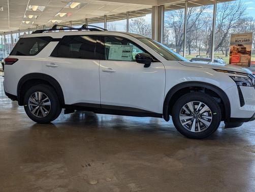 Everest White Pearl Tricoat 2026 Nissan Pathfinder SL