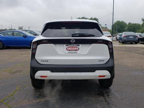 2025 Nissan Kicks SV