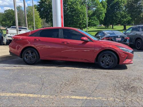 Scarlet Red Pearl 2022 Hyundai ELANTRA SEL