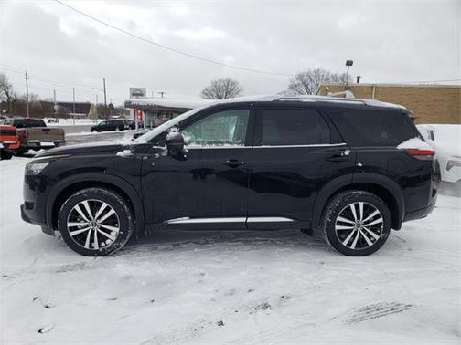 2025 Nissan Pathfinder Platinum 4WD