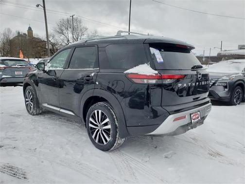 2025 Nissan Pathfinder Platinum 4WD