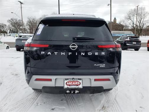 2025 Nissan Pathfinder Platinum 4WD