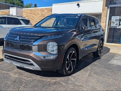 Deep Bronze Metallic 2023 Mitsubishi Outlander PHEV SEL