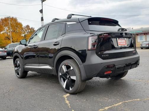 Super Black 2026 Nissan Kicks SR