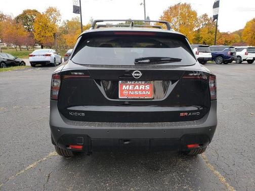Super Black 2026 Nissan Kicks SR