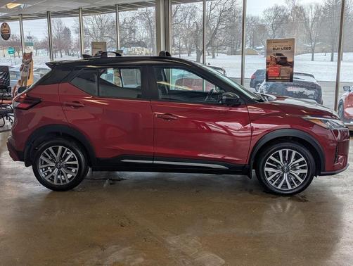 2023 Nissan Kicks SR