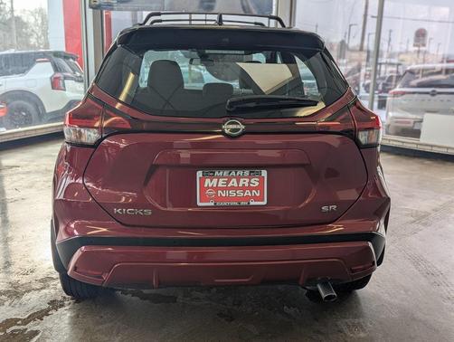 2023 Nissan Kicks SR