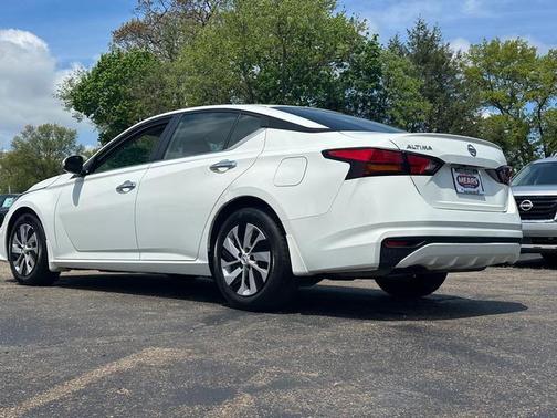 2022 Nissan Altima S FWD