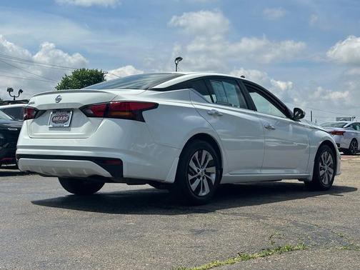 2022 Nissan Altima S FWD