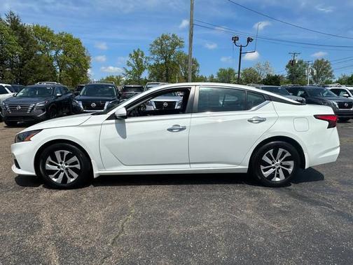 2022 Nissan Altima S FWD