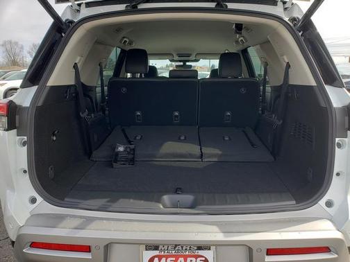2025 Nissan Pathfinder SL 4WD
