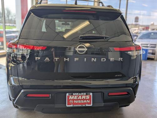 2026 Nissan Pathfinder SV
