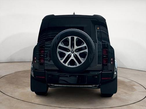 2025 Land Rover Defender 110 P400 X-Dynamic SE