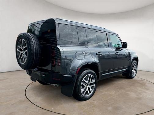 2025 Land Rover Defender 110 P400 X-Dynamic SE