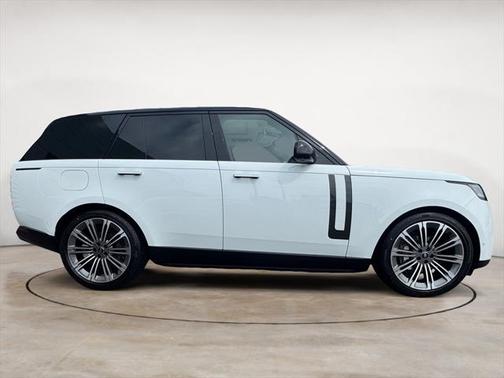 2025 Land Rover Range Rover P400 SE