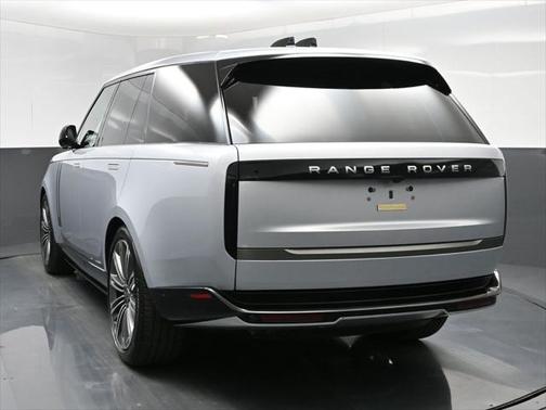 2025 Land Rover Range Rover P530 SE