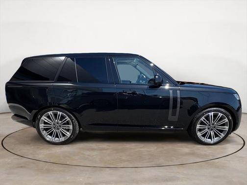 2025 Land Rover Range Rover P530 SE
