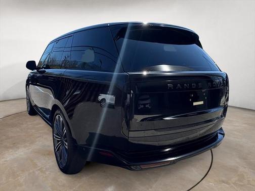 2025 Land Rover Range Rover P530 SE