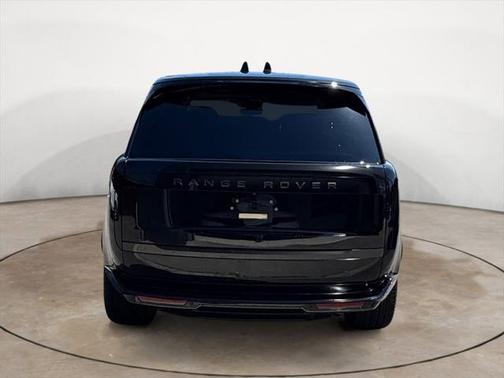 2025 Land Rover Range Rover P530 SE