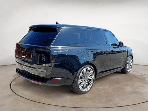 2025 Land Rover Range Rover P530 SE